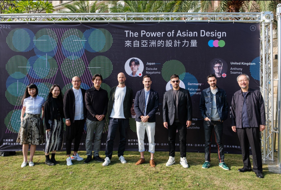 2020年第8屆「來自亞洲的設計力量」國際設計工作坊，由亞大視傳系林磐聳講座教授(右一)及英、德、法、日及紐西蘭等國際知名設計大師，共同分享設計經驗並帶領亞大學生創作。