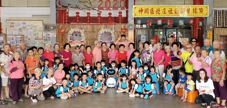 亞大執行社區培力計畫，導入陪伴機器人Zenbo參與神岡北庒社區活動，受到社區小朋友、長者熱烈回響。