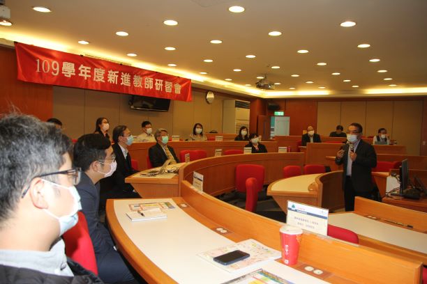 亚大总务长朱界阳介绍亚洲大学的校园文创与人文美学特色。
