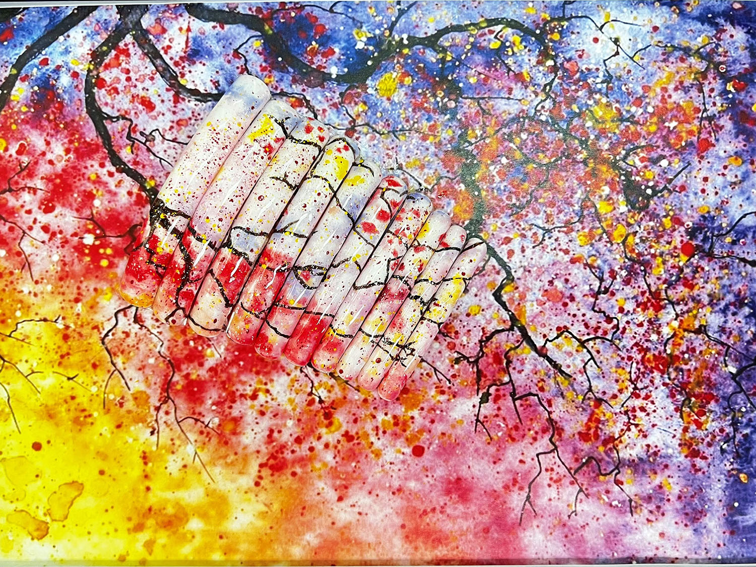 获季军陈姿颍同学的美甲作品「春日的雪」