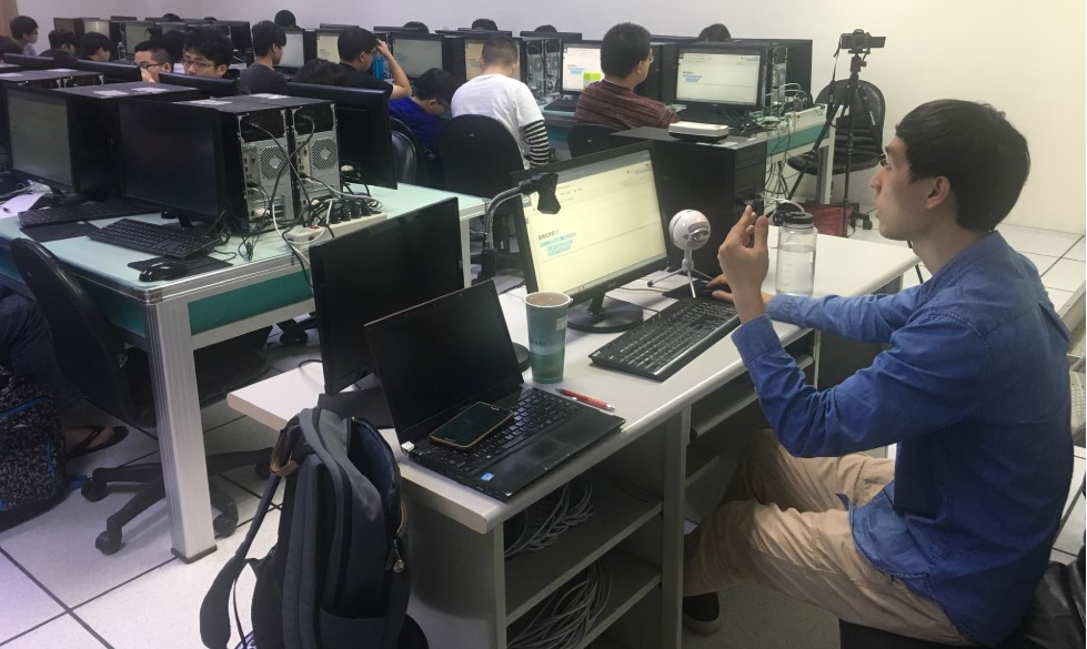 亞洲大學和人工智慧學校合作人工智慧學程，由台中分校的蔡岳霖組長擔任學程業師。