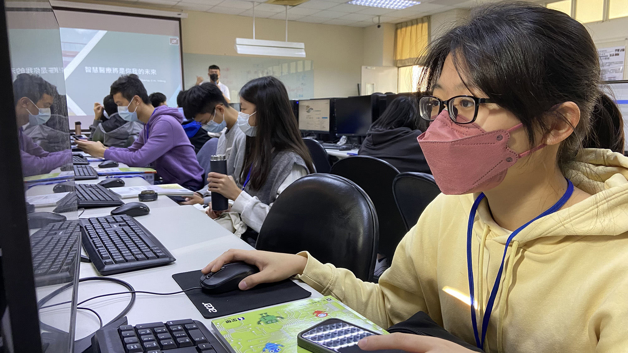 高雄女中高二洪姓同学表示,未来想报考资工科系,希望这次营队能有很多收获