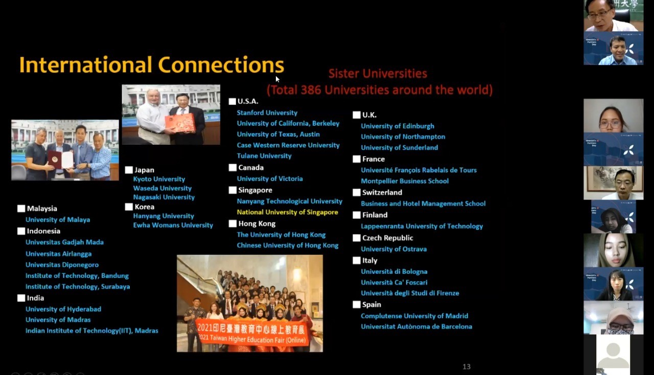 亞大國際學院院長陳英輝(右上) 向印尼學生介紹亞大與全球各大學合作情況