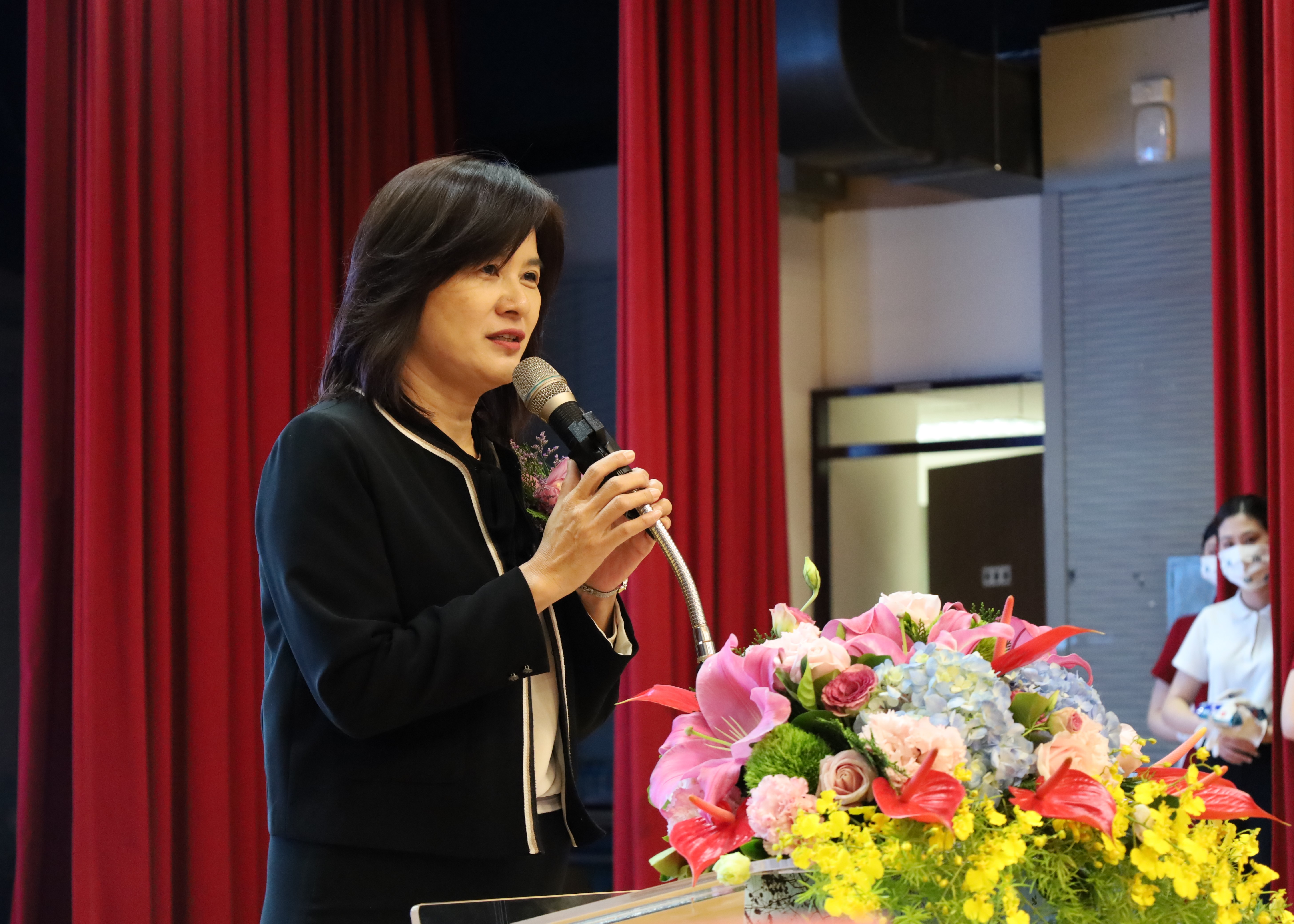 圖為國立彰化女中校長陳香妘說，亞大在台灣、全世界都扮演著重要角色，她很樂意推薦優秀高中生來讀亞大。