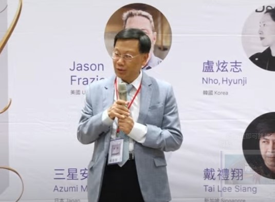 圖為亞大校長蔡進發表示,「來自亞洲的設計力量」系列活動,匯集全世界設計大師到台灣,指導年輕學子,培育設計人才。