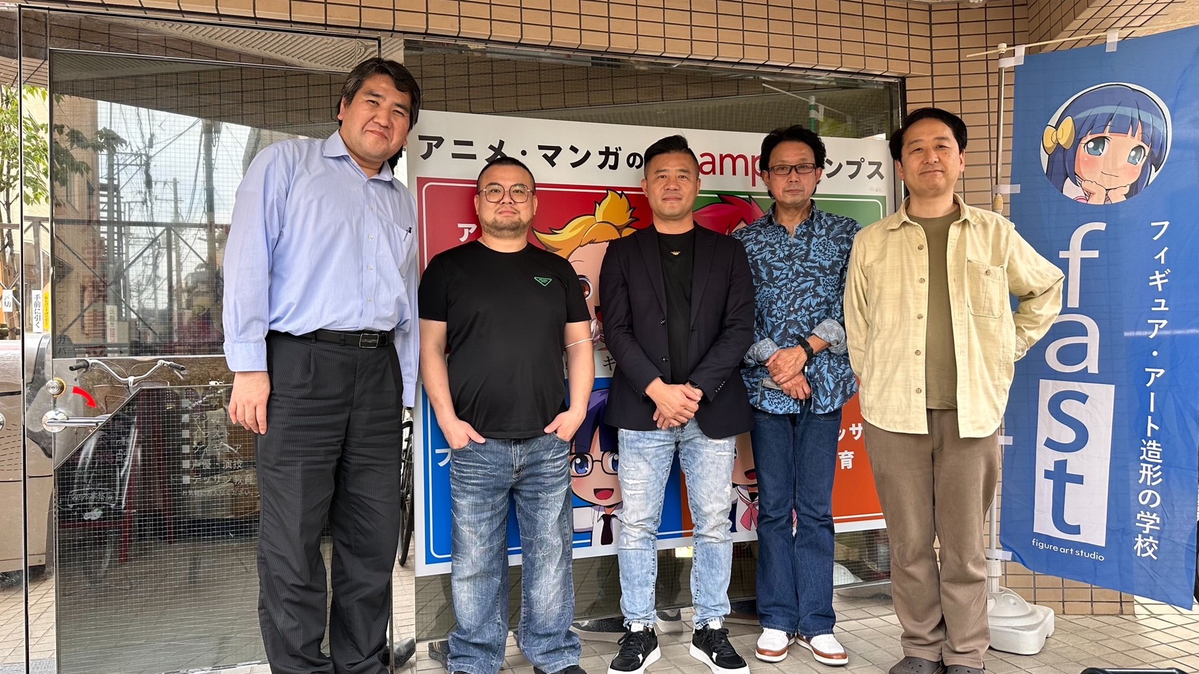 圖為亞大數媒系主任趙文鴻(左2),拜訪東京AMPS動漫學院。