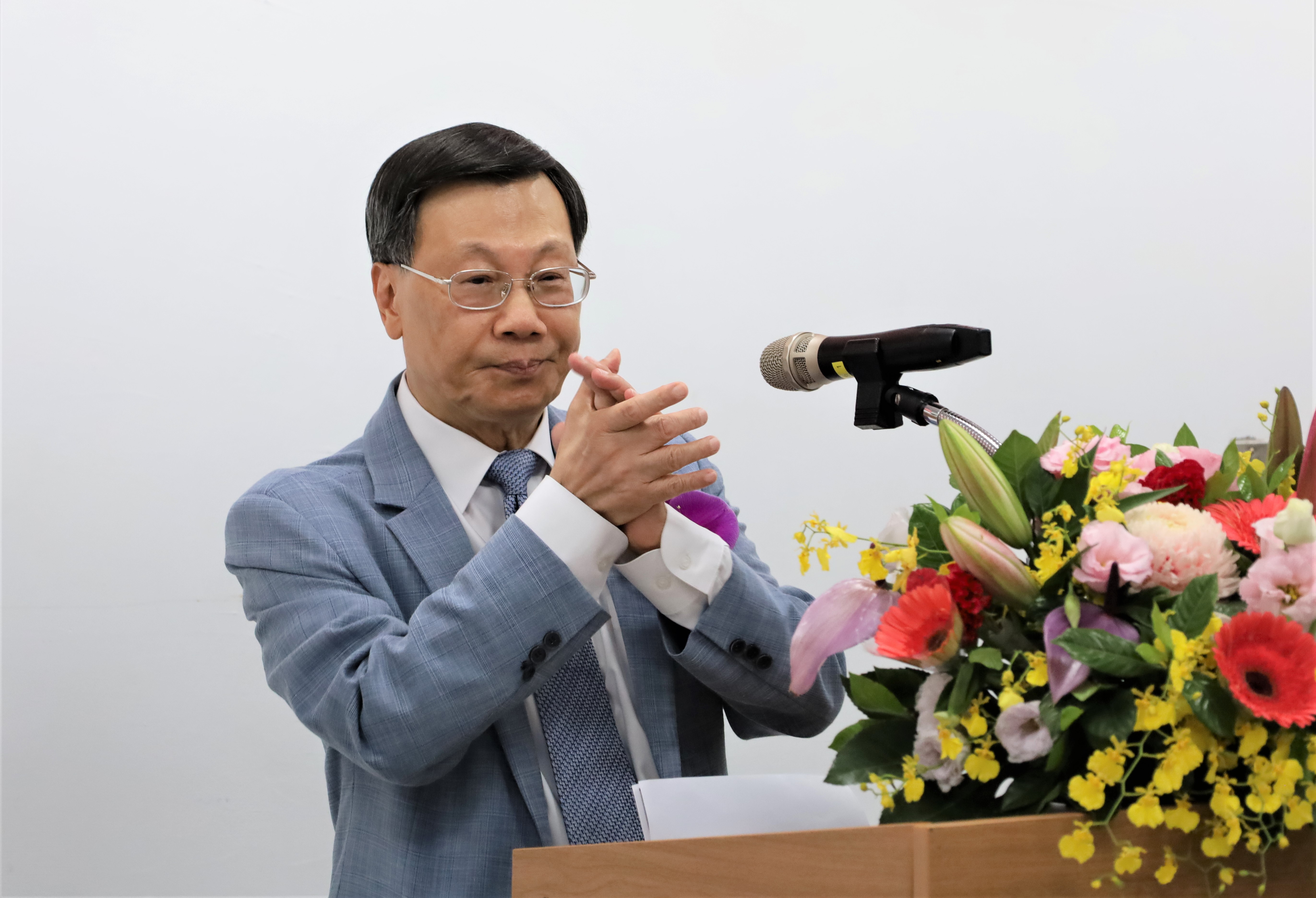 图为亚大校长蔡进发说，亚大学士后兽医系从创立，到附属兽医院成立，过程十分艰辛，值得为他们喝采。