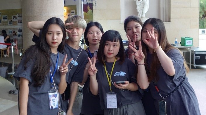 圖為亞大資傳系共有13位同學，獲「新南向學海築夢」補助，赴泰國研習。