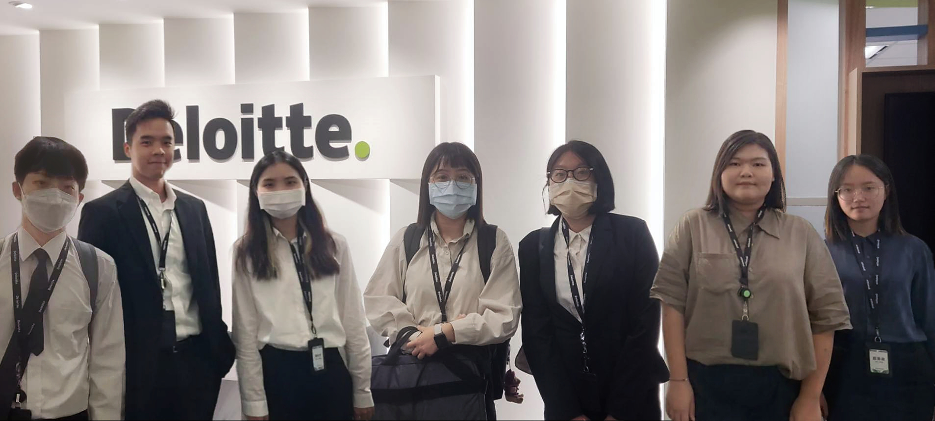 图为亚大会资系,有2位同学录取勤业众信会计师事务所全学年实习,另有5位毕业生获正职录取。