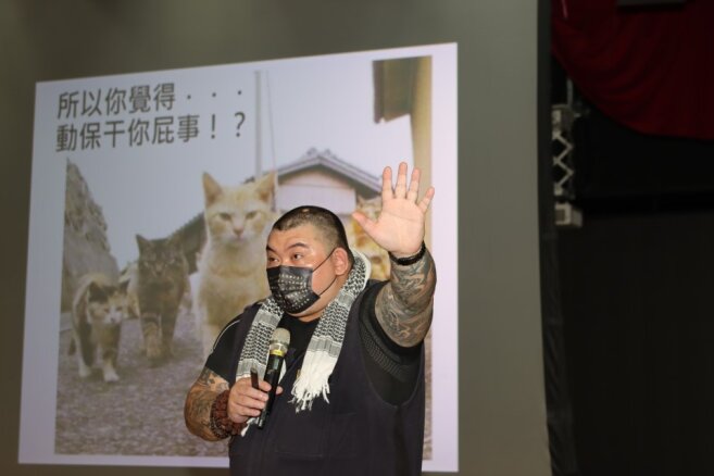 图为台湾NOE行动组织李火山理事长说，救援动物，其实只是在做从小到大被教育该做的事。