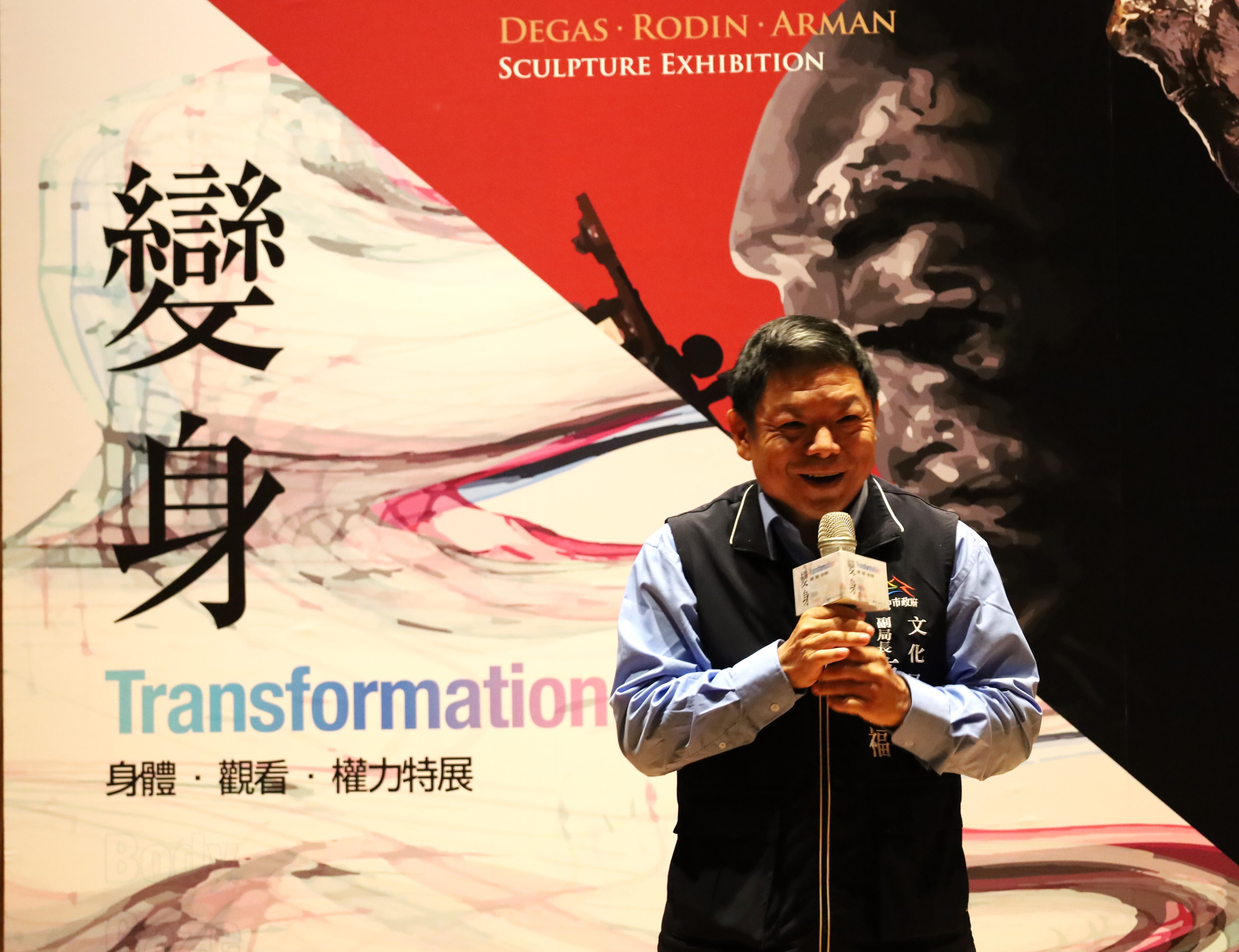 圖為台中市文化局副局長施純福說，亞大現代美術館為台中文化城在藝文推展上立下新的里程碑，今年還榮獲台中市博物館評鑑「金館獎」的首獎肯定。