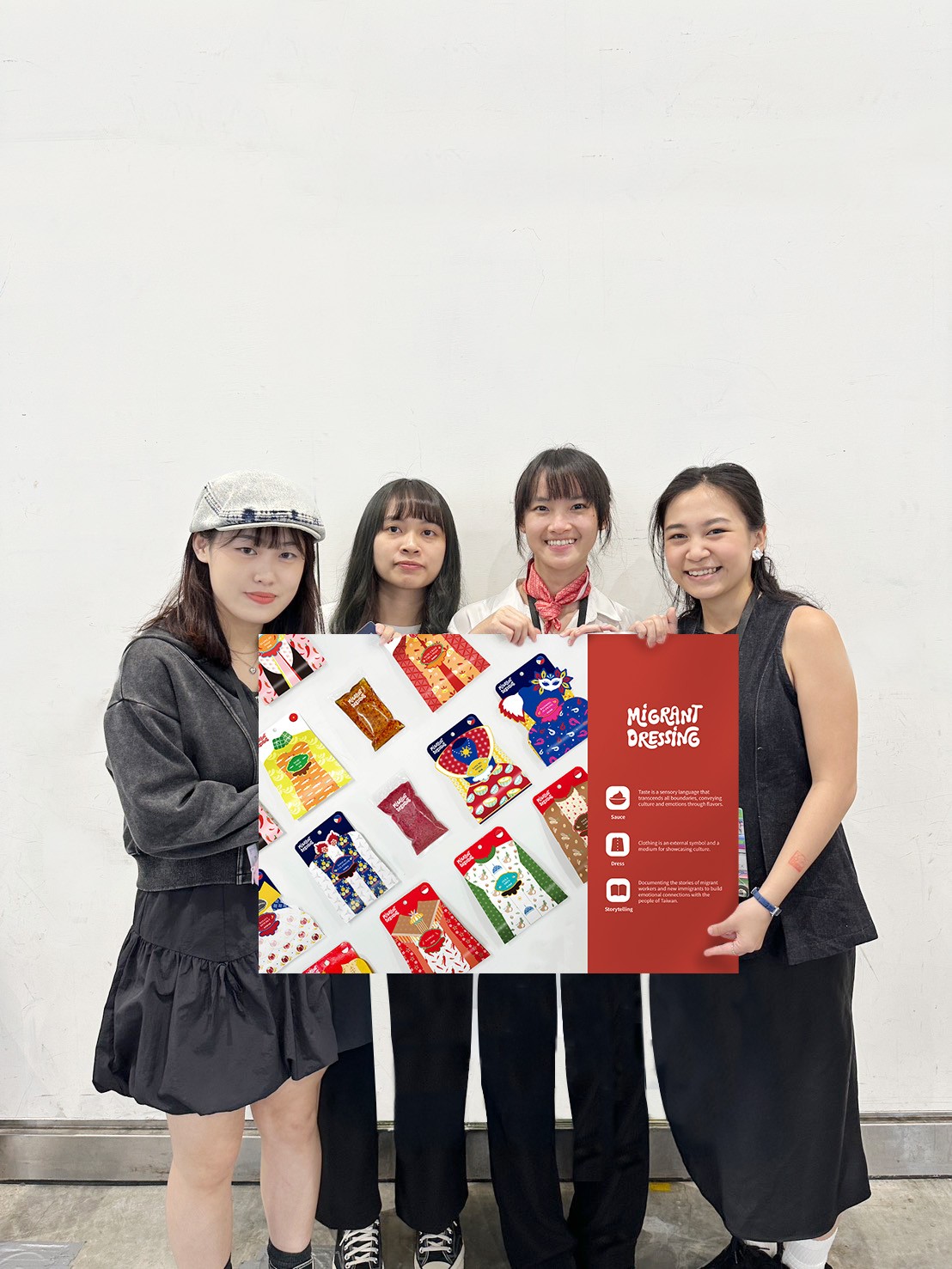 亞大數媒系葉鎮愷、王珈棋、謝瑋庭同學,以「Migrant Dressing」作品獲「紅點獎」。