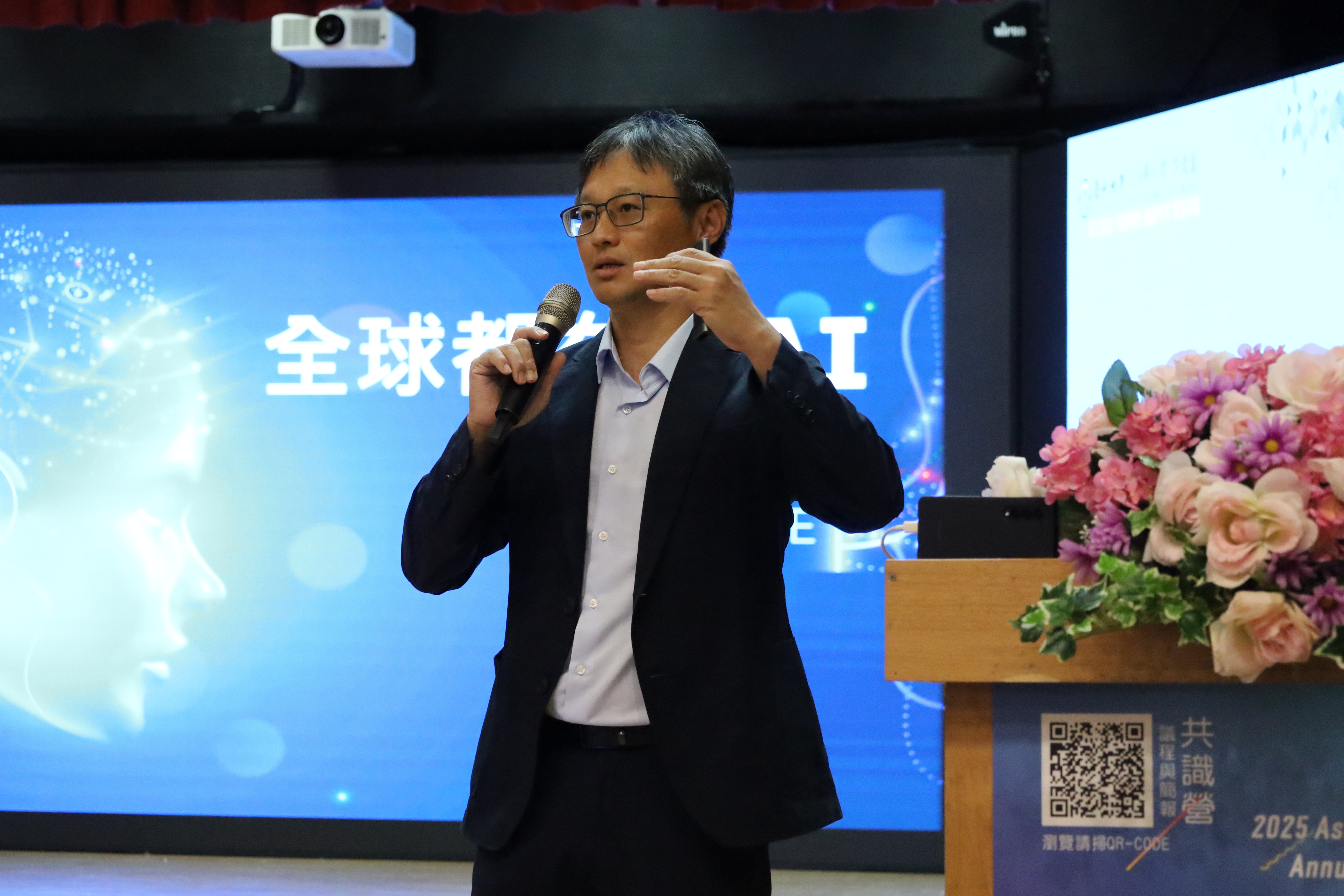 群聯電子創辦人潘健成，談「如何讓AI教育接地氣」。