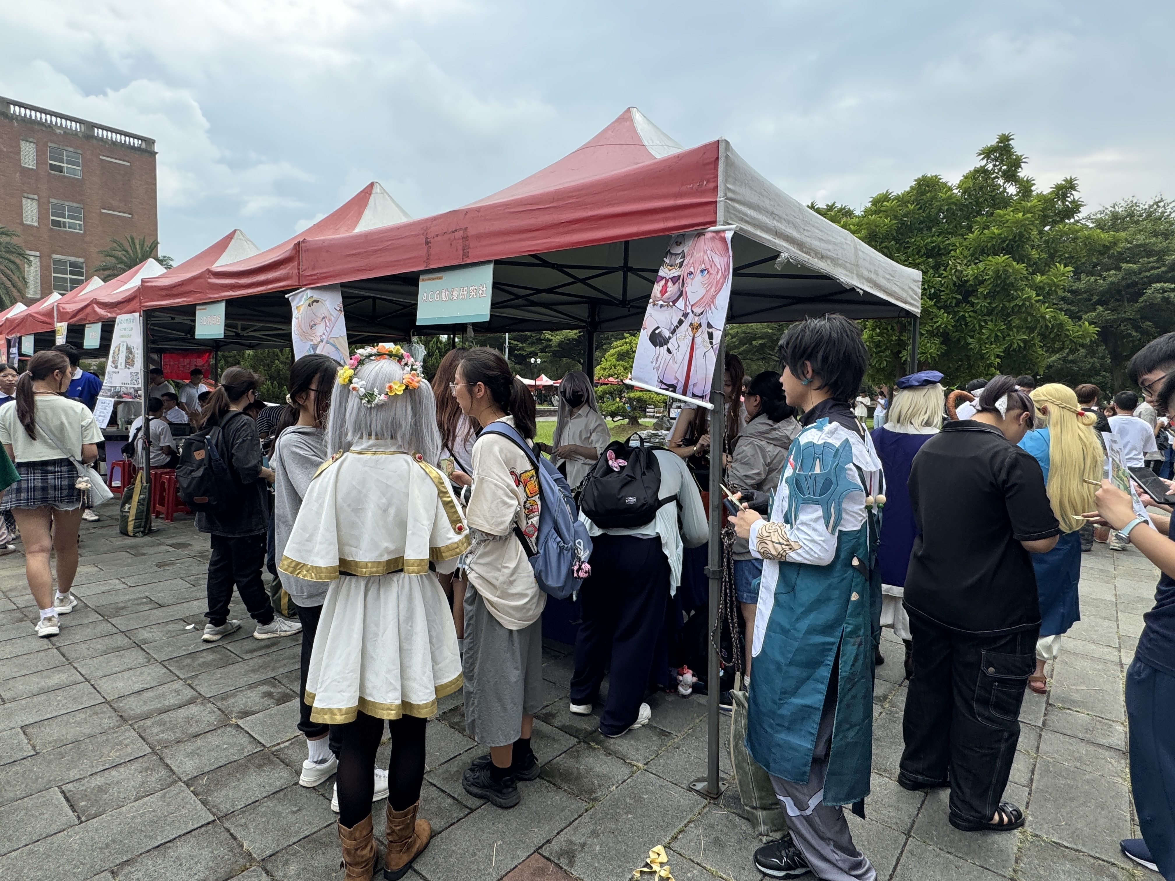 亞大「ACG動漫研究社」，詢問人數多。
