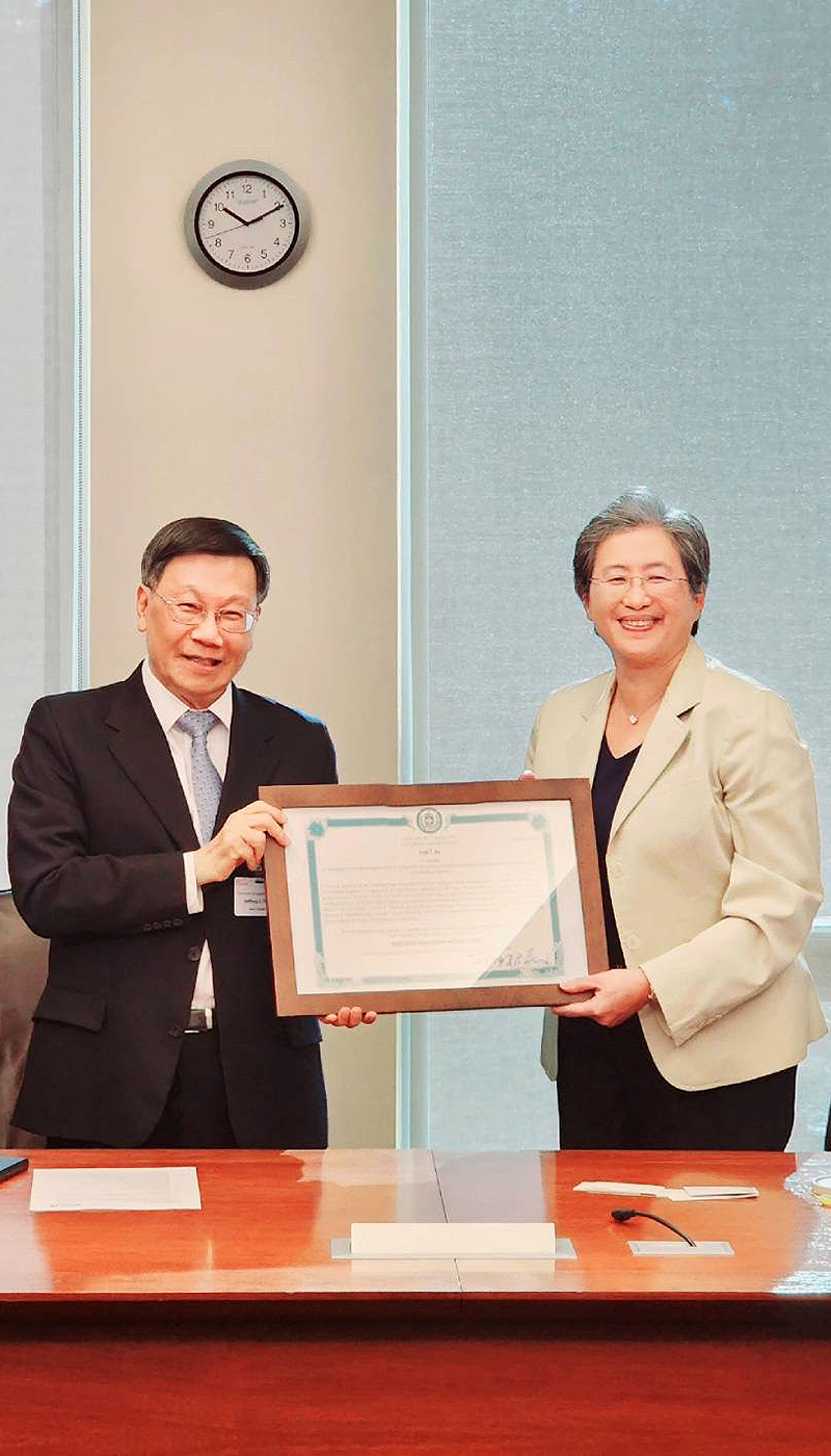 亞洲大學頒名譽博士予美國AMD超微半導體董事長蘇姿丰博士