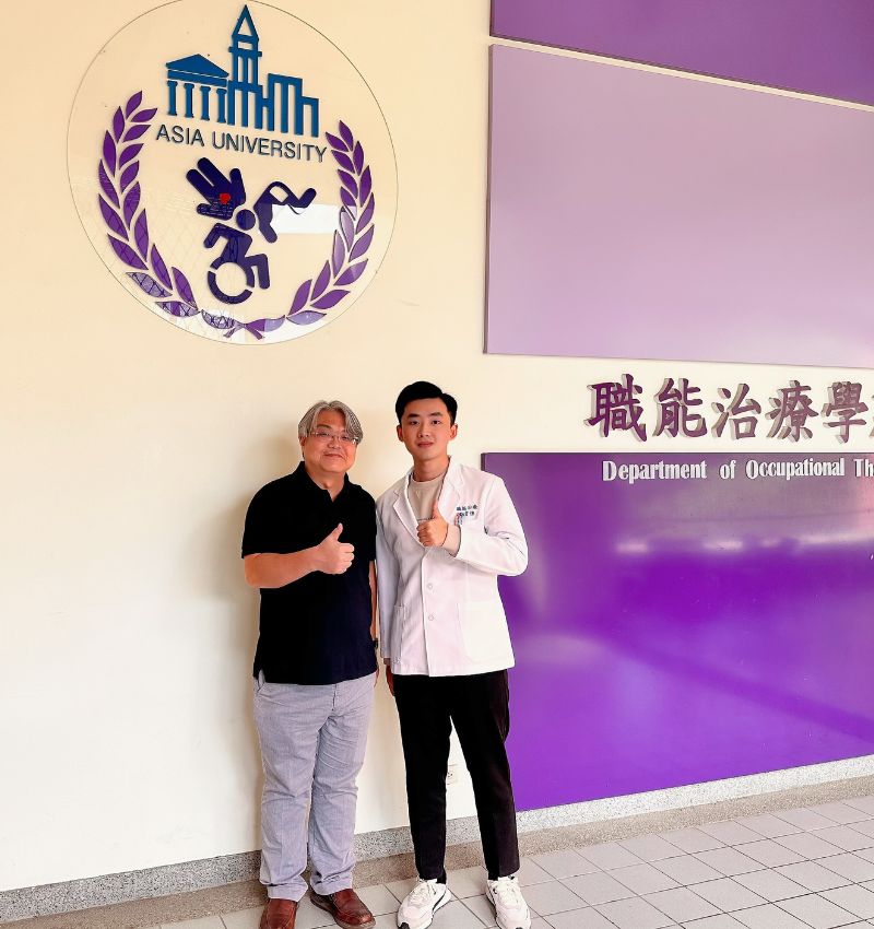 亞大職治系今年國考榜首張育愷，返校分享準備國考心得