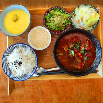 食 · 在亞大
