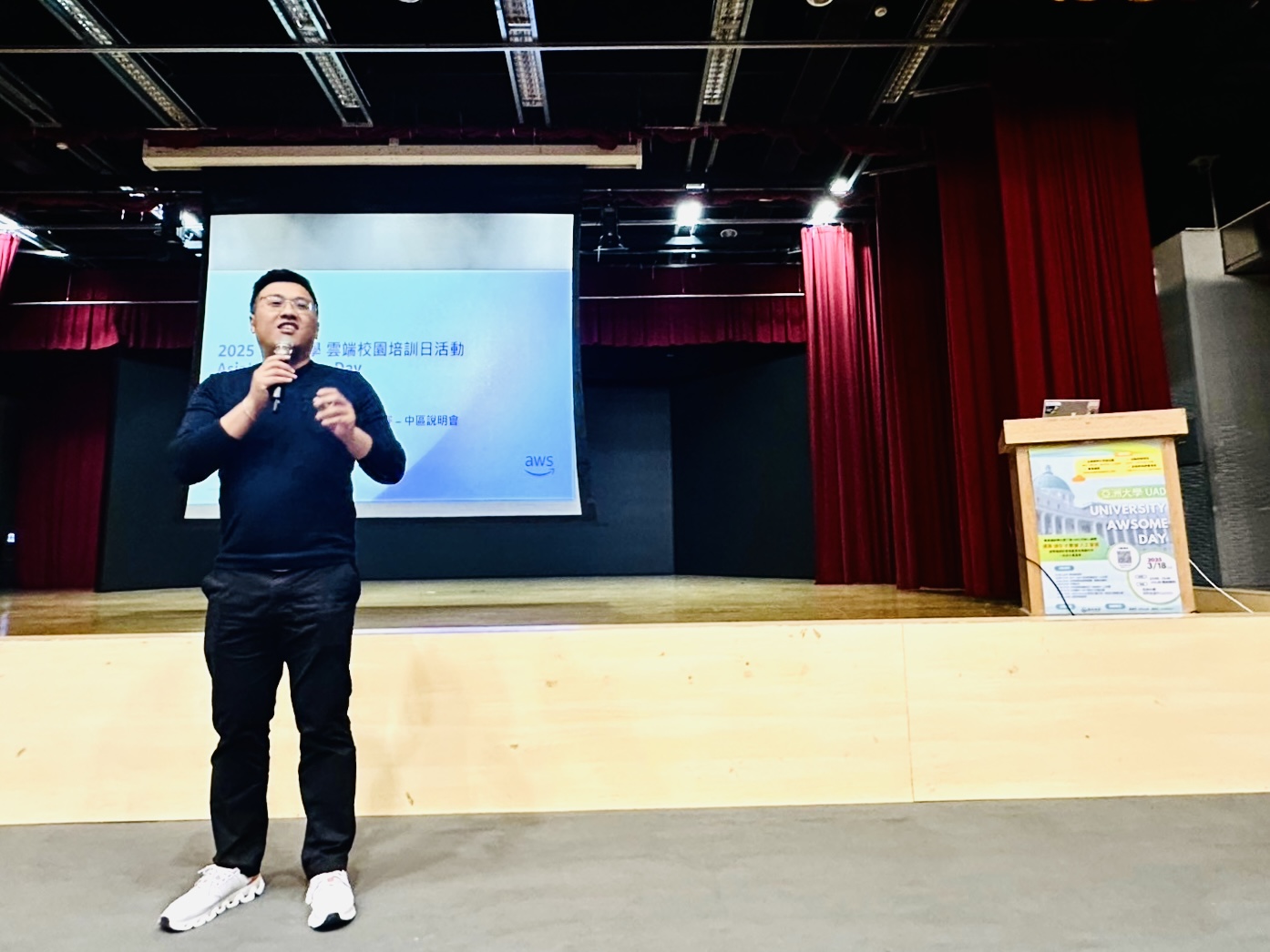 亞大產學營運長兼雲創學院長王昭能表示，亞大將透過與AWS合作，促進生成式AI應用於醫療發展。