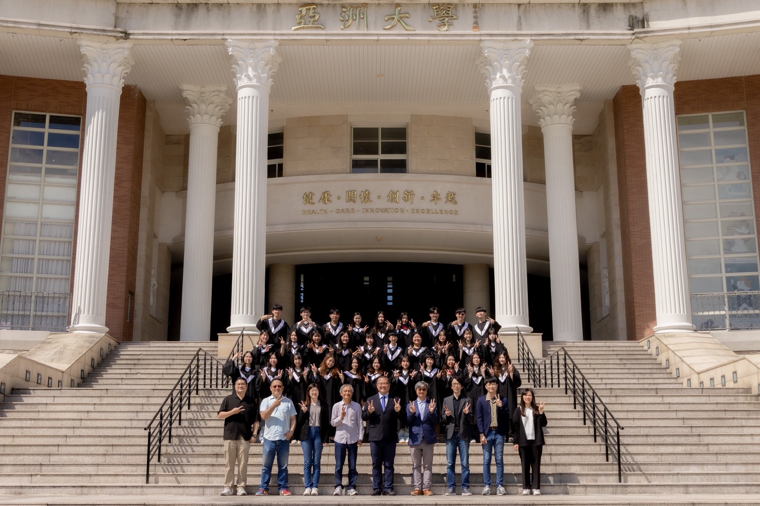 亞大視光系連續7年維持驗光師國考九成通過率，遠高於全國平均。