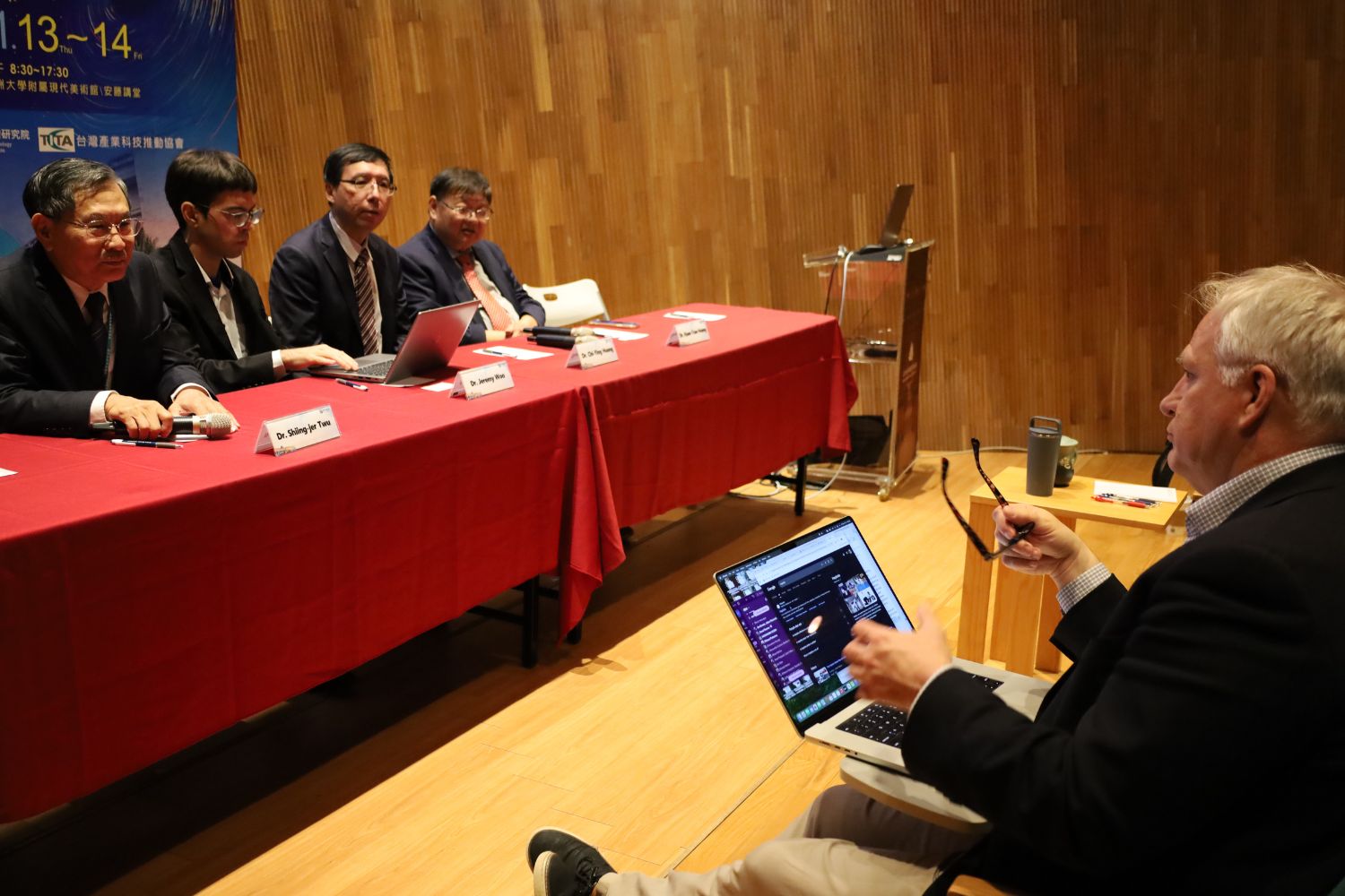 Panel Forum 2 focuses on anti‑aging science and quantum applications