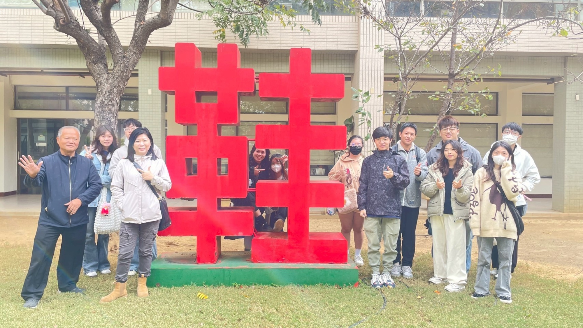 參與校外參訪活動師生合影