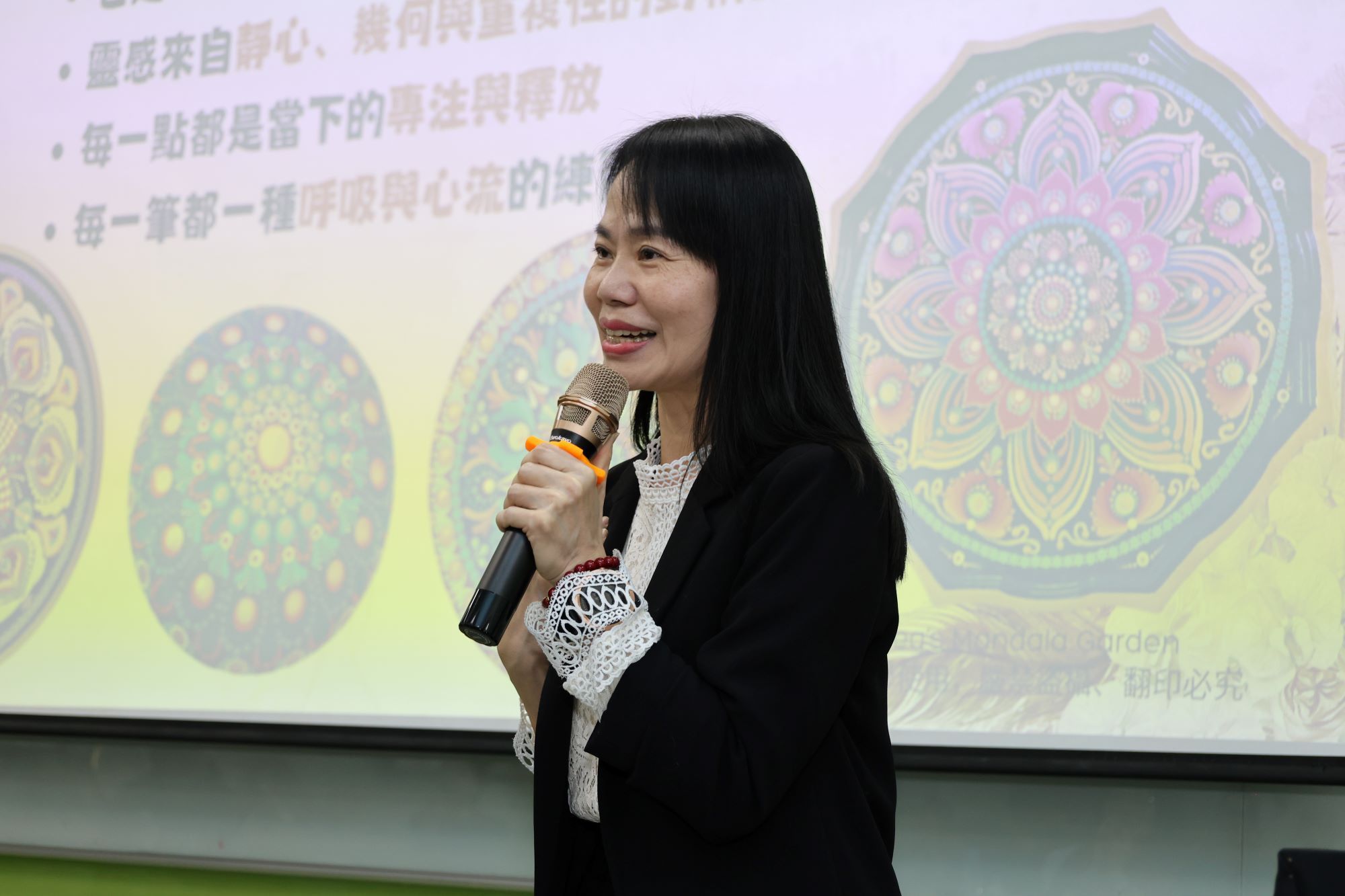 外星人博物館莊眉茵執行長以「靜心之圓：從點點曼陀羅看見內在秩序的療癒」為題進行講座