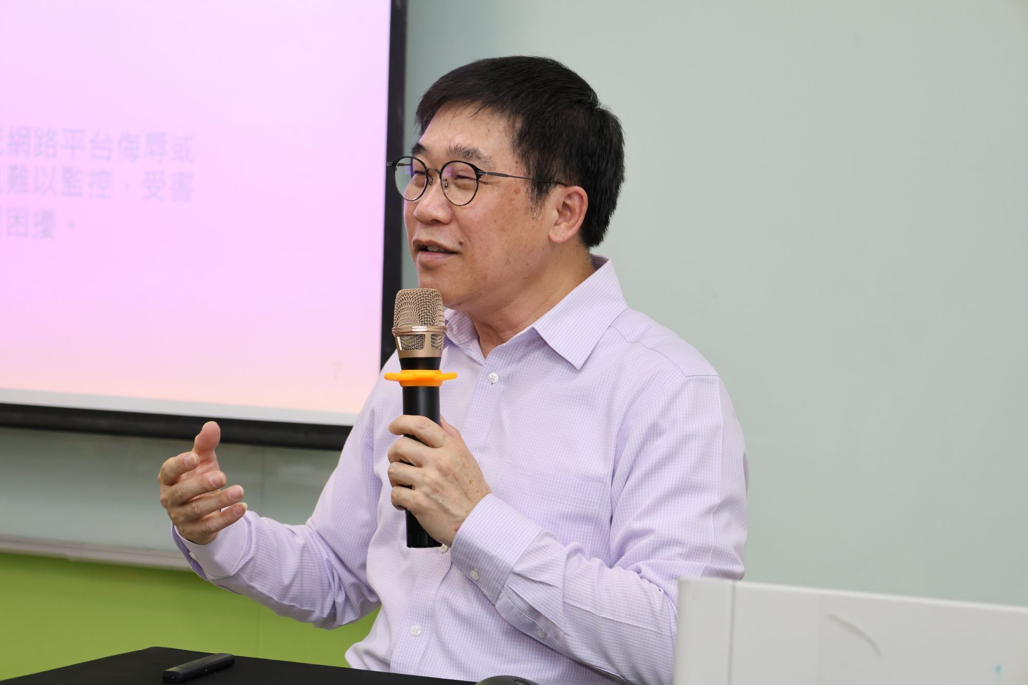 前司法院司法行政廳副廳長林三元律師以「校園霸凌案例分析」為題進行講座
