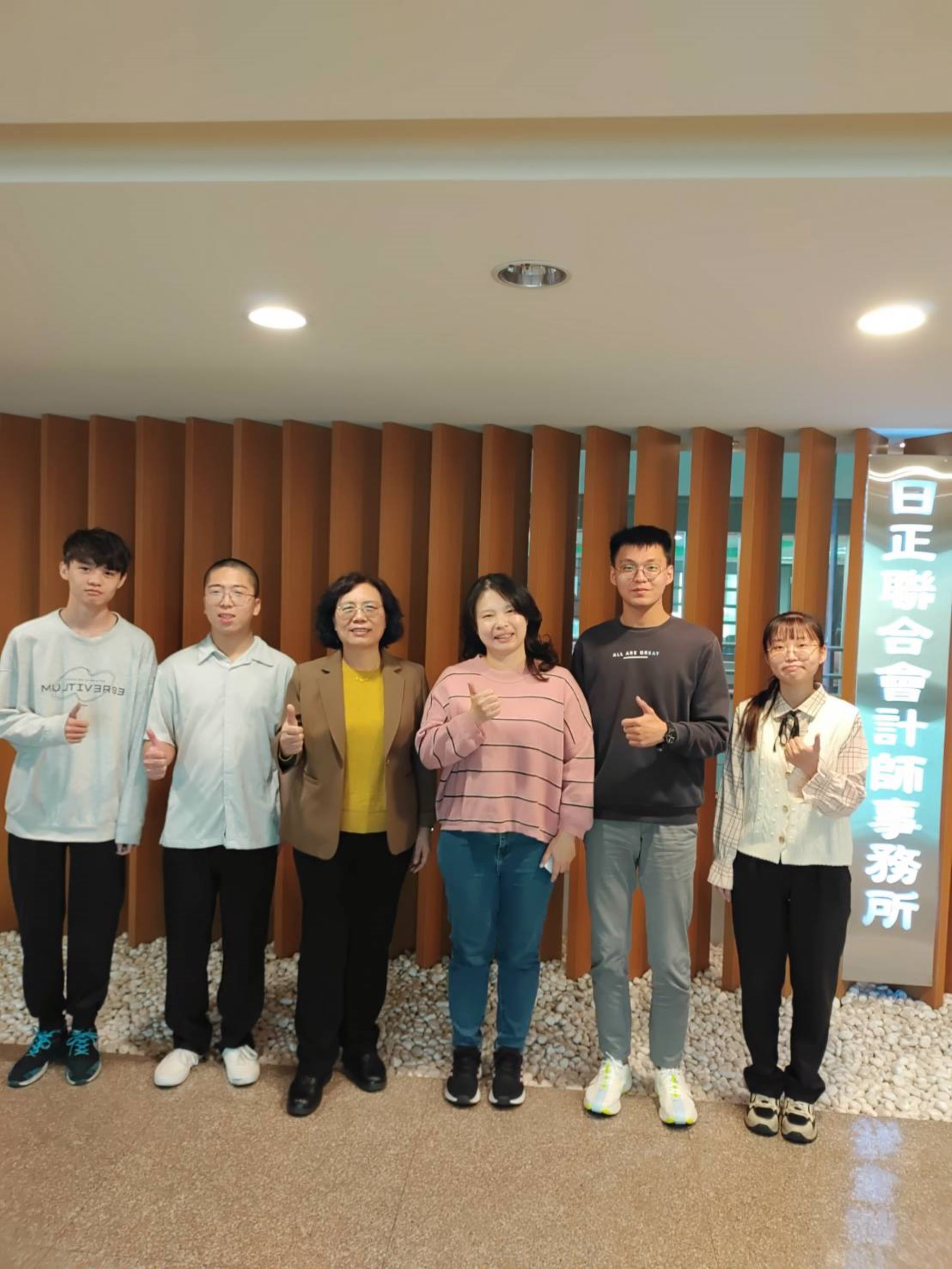 左三會資系陳瓊燕主任於115年元月訪視實習學生