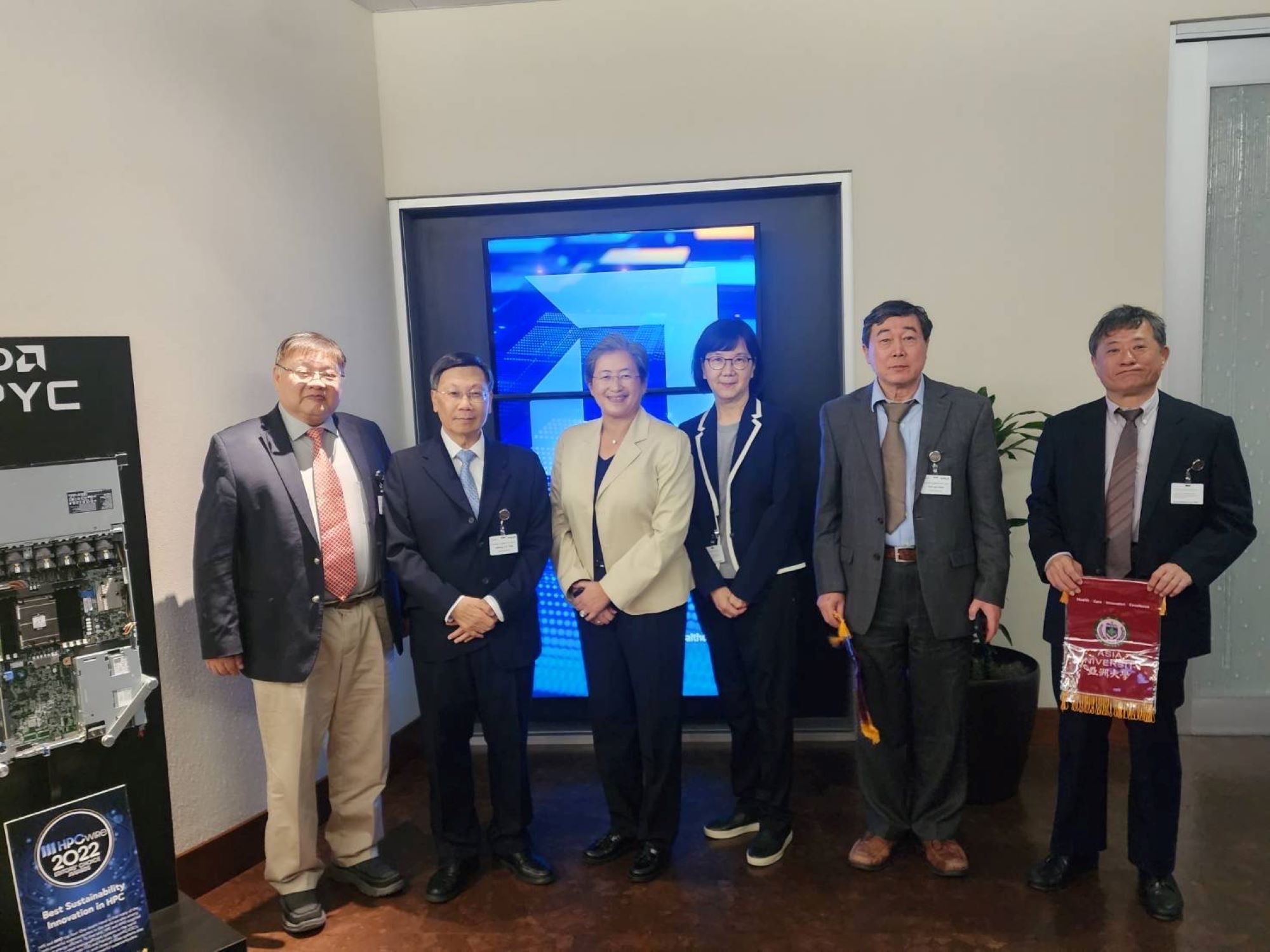 亞洲大學蔡進發校長率領團隊參訪AMD公司，與執行長蘇姿丰洽談合作議題