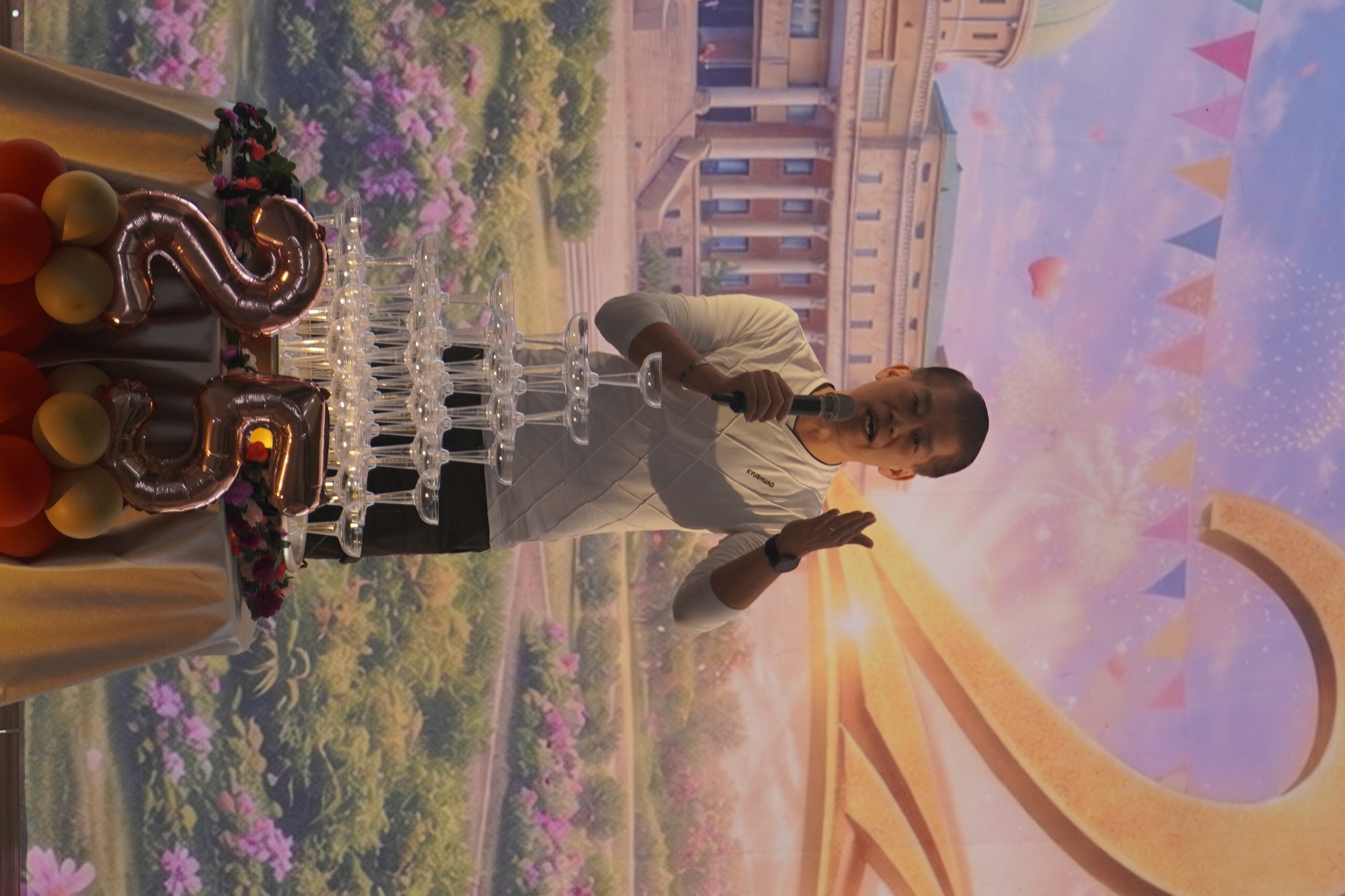 陳偉嵩組長幽默分享籌備秘辛,展現亞大團隊突破萬難的堅韌精神。