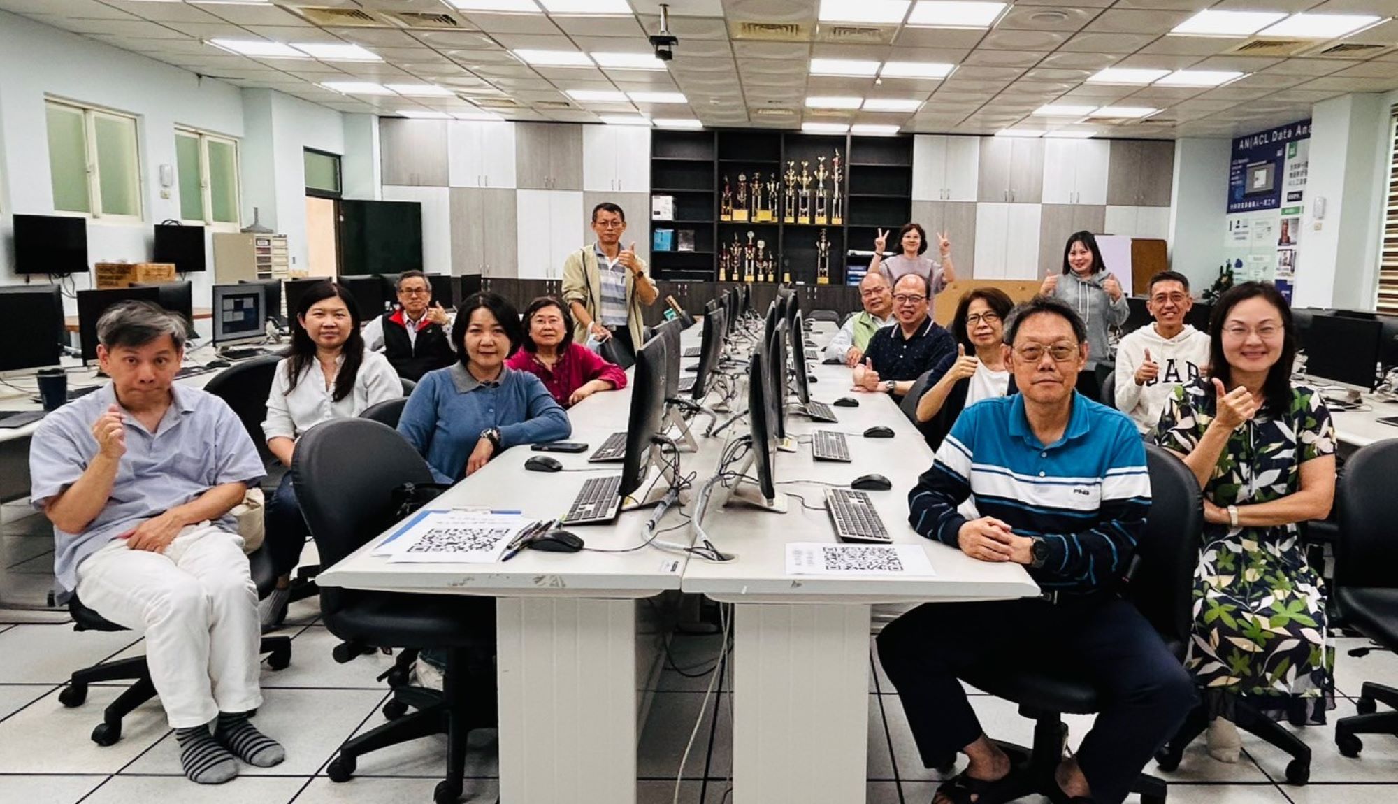 3月27日第二梯次工作坊參與教師合影,管理暨社會科學期盼透過系列研習,引領全院邁向高效能的 AI 協作新時代。