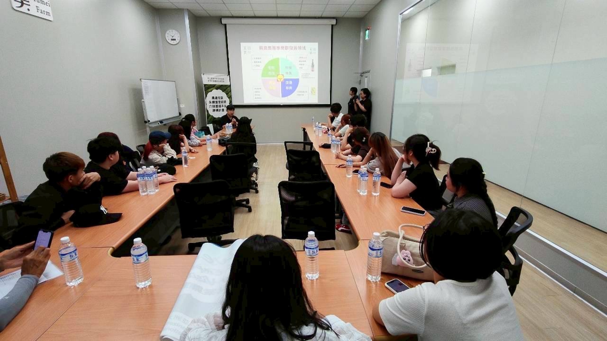 Corporate HR and executives sharing insights during the networking session, explaining part-time work, internship, and future retention development mechanisms