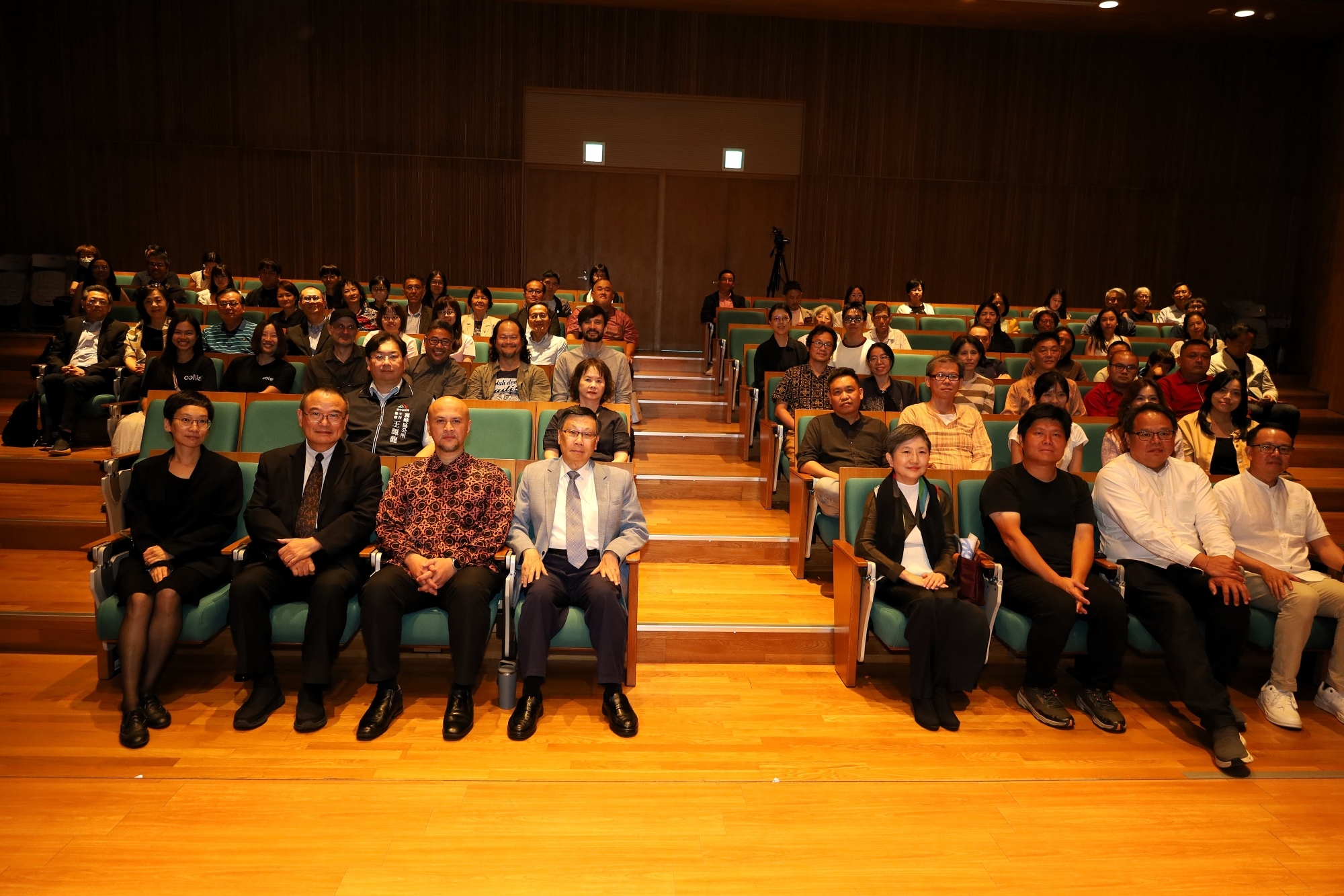 亞美館2026夏季三檔「土地與水:從馬來西亞出發探訪亞洲性」、「共生未來:藝術永續的實踐場」及「典藏.對話:人與自然的奇想」聯展,現場冠蓋雲集。