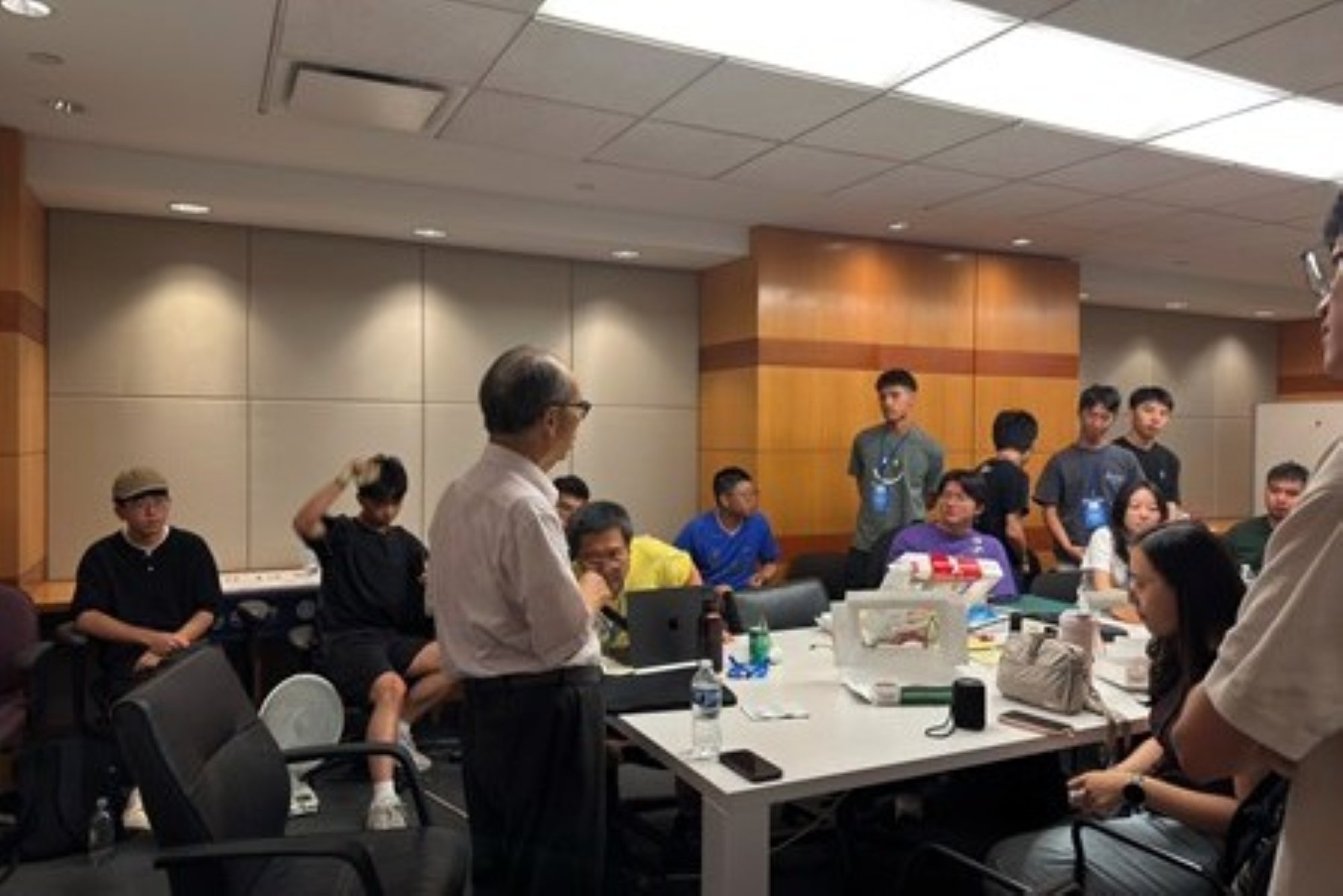 特邀講員向學員介紹合併AI模型之慨念
