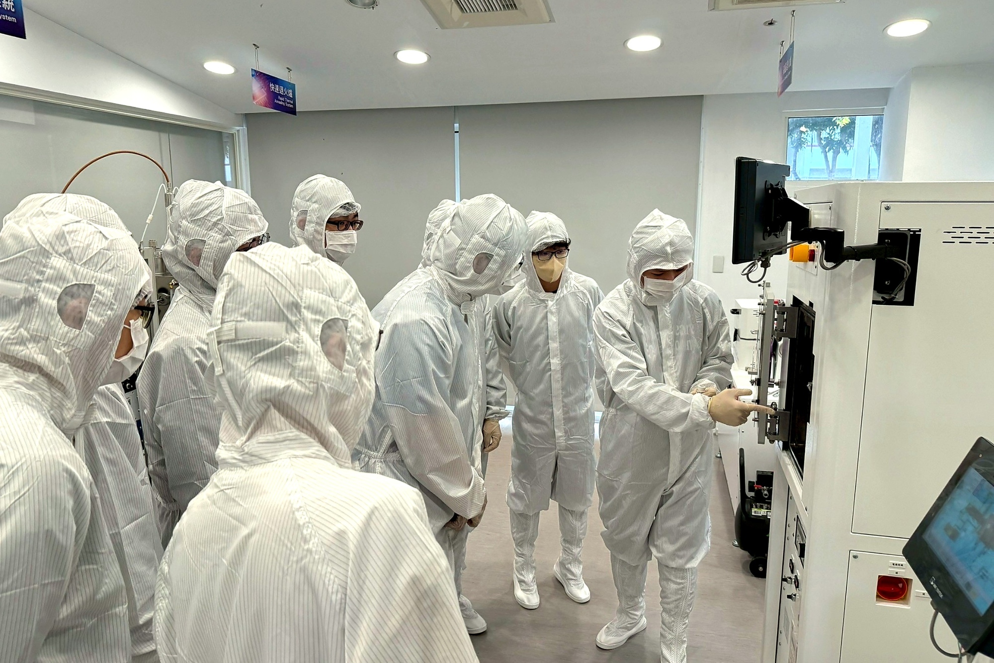 亞大打破科系限制，非理工生也能透過先修課銜接專業實作。