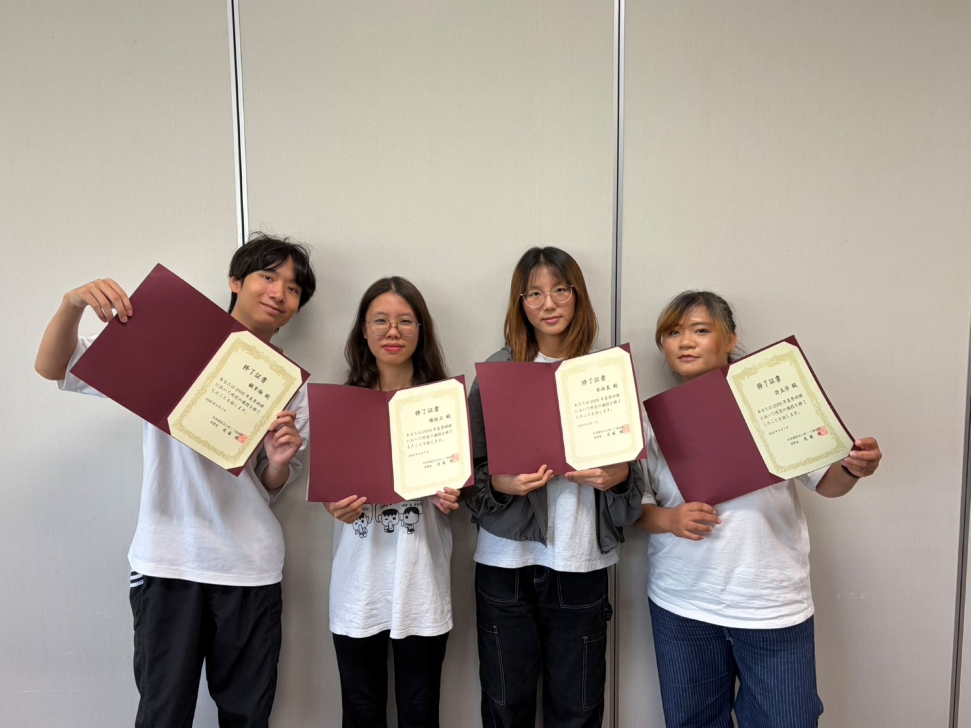 學生順利完成海外實習,獲頒日本實習結業證書。
