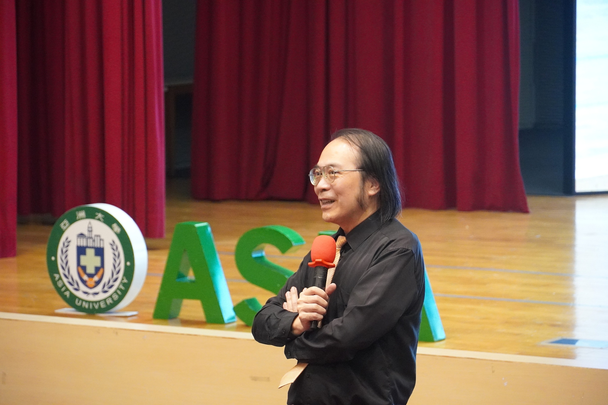 前Google台灣董事總經理簡立峰演講,剖析AI未來人才趨勢。