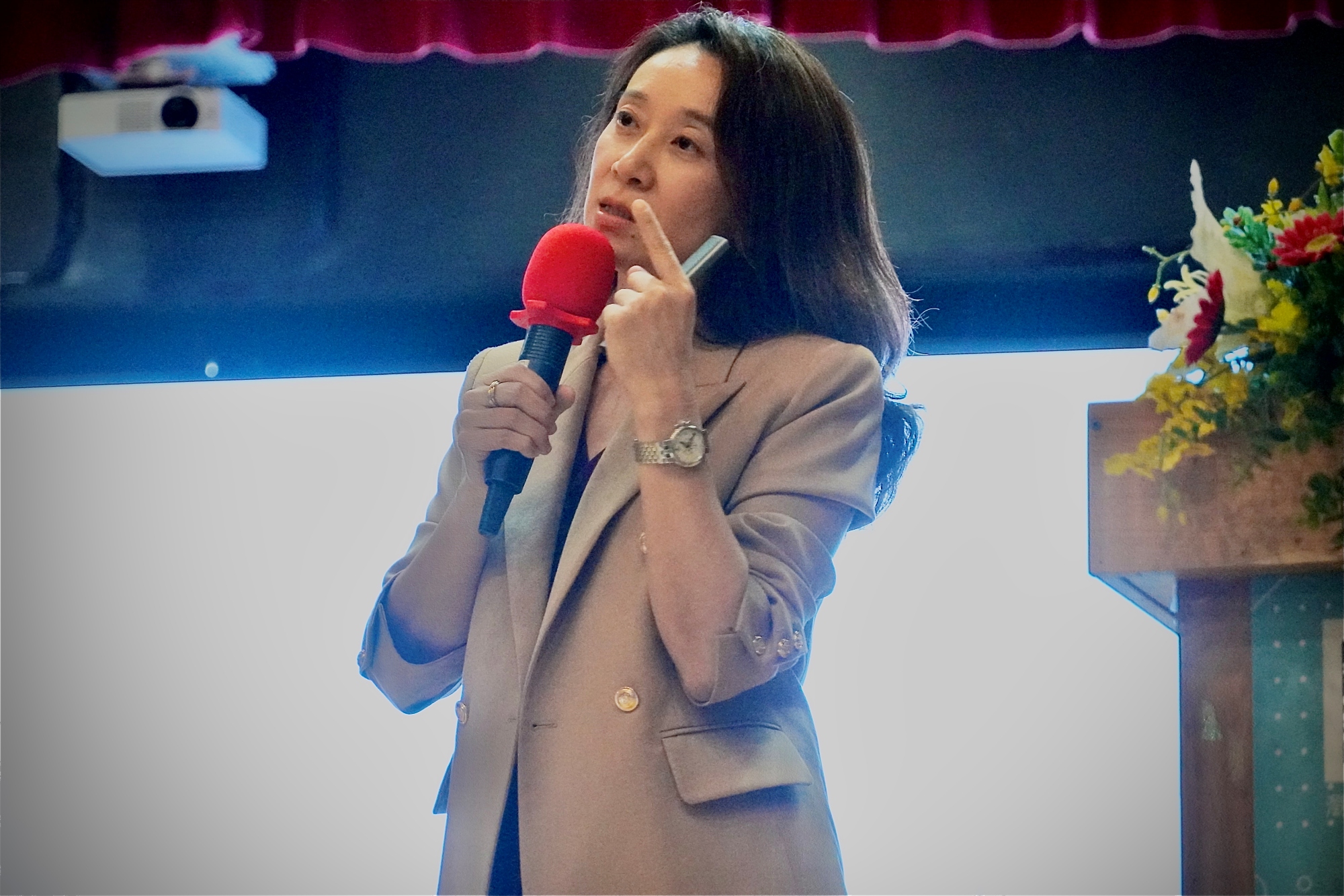 管理暨社會科學學院林欣怡院長倡議專案治理校準課程,力推社會影響力與產學合作。