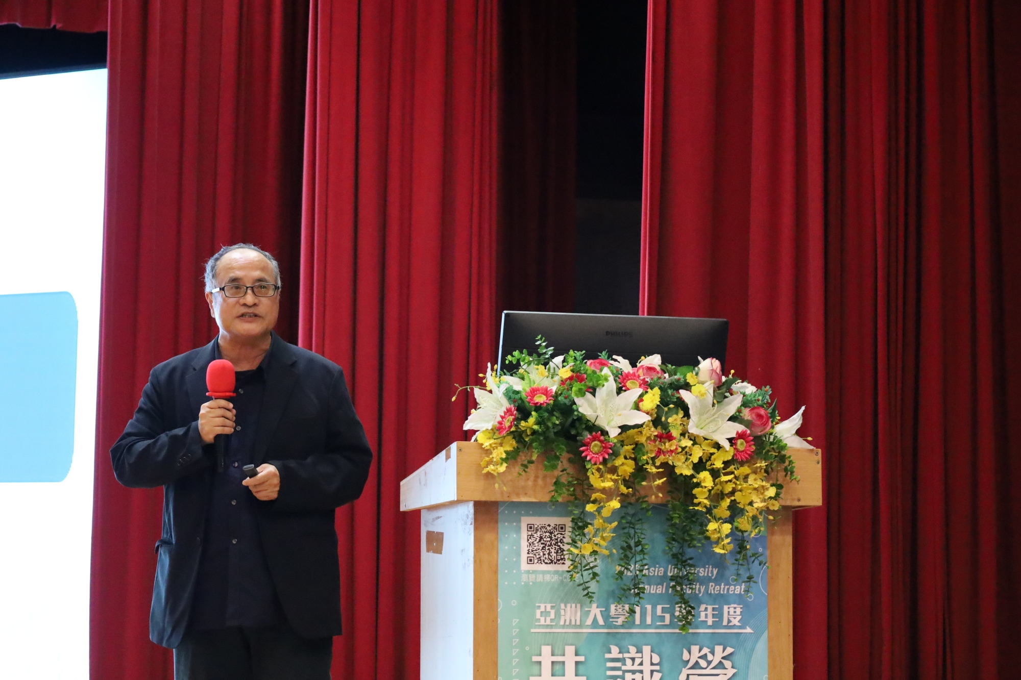 創意設計學院姚村雄院長分享國際競賽亮眼成果,推動文創產學落地。
