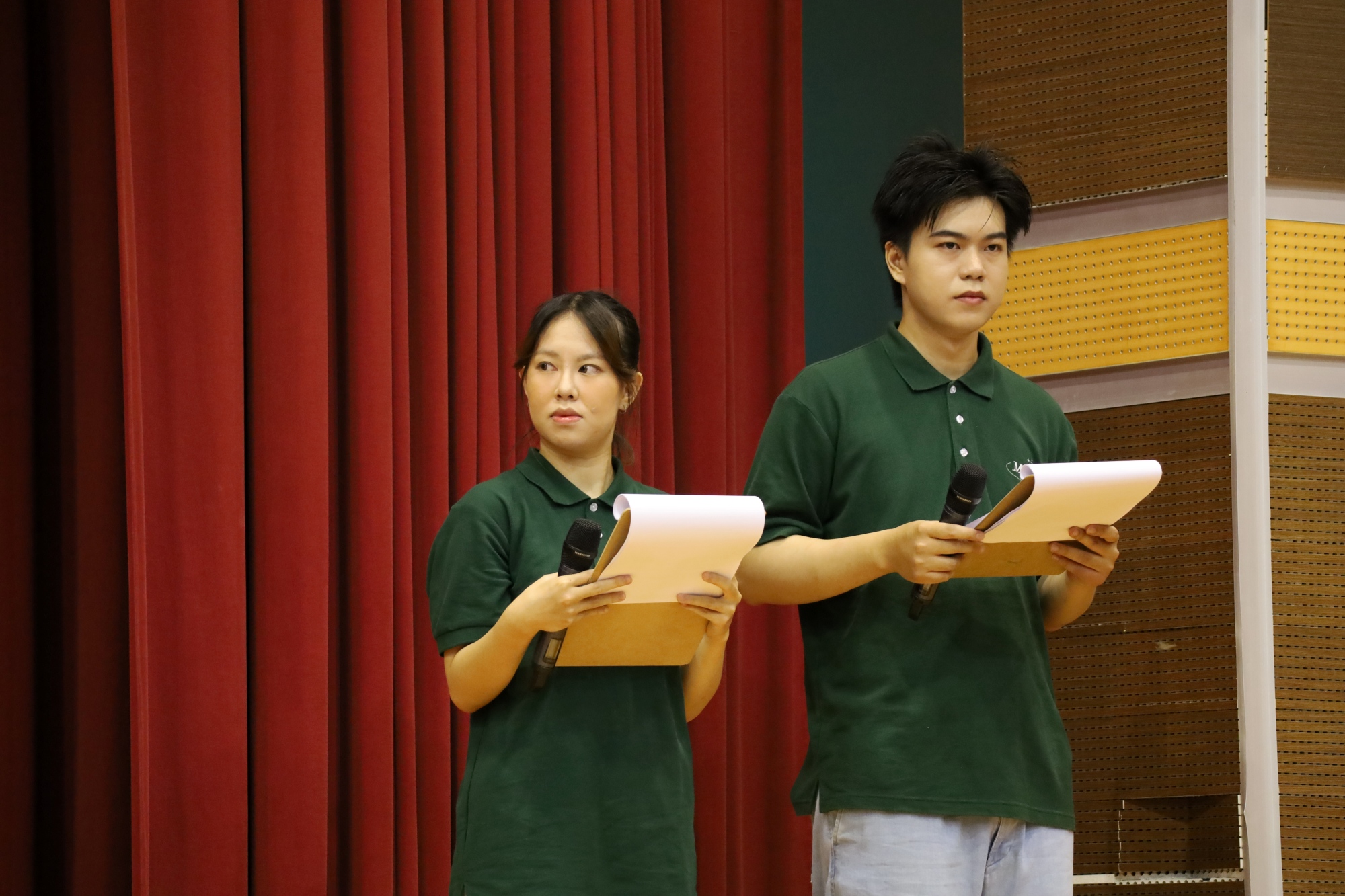 始業式由學生司儀以清晰穩健的台風引導流程進行,展現口語表達、禮賓及臨場應變能力。