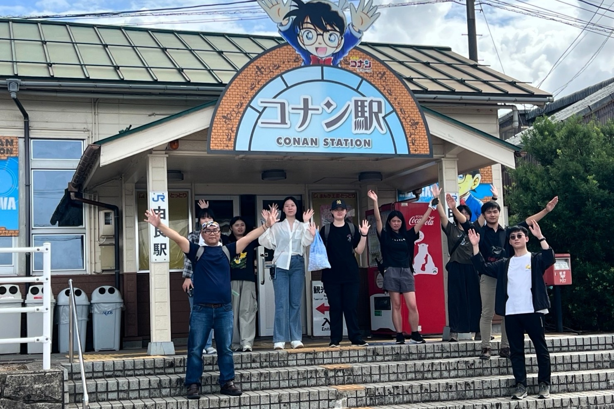 亞大數媒系師生踏查鳥取「柯南車站」，實地見證動漫IP帶動地方創生