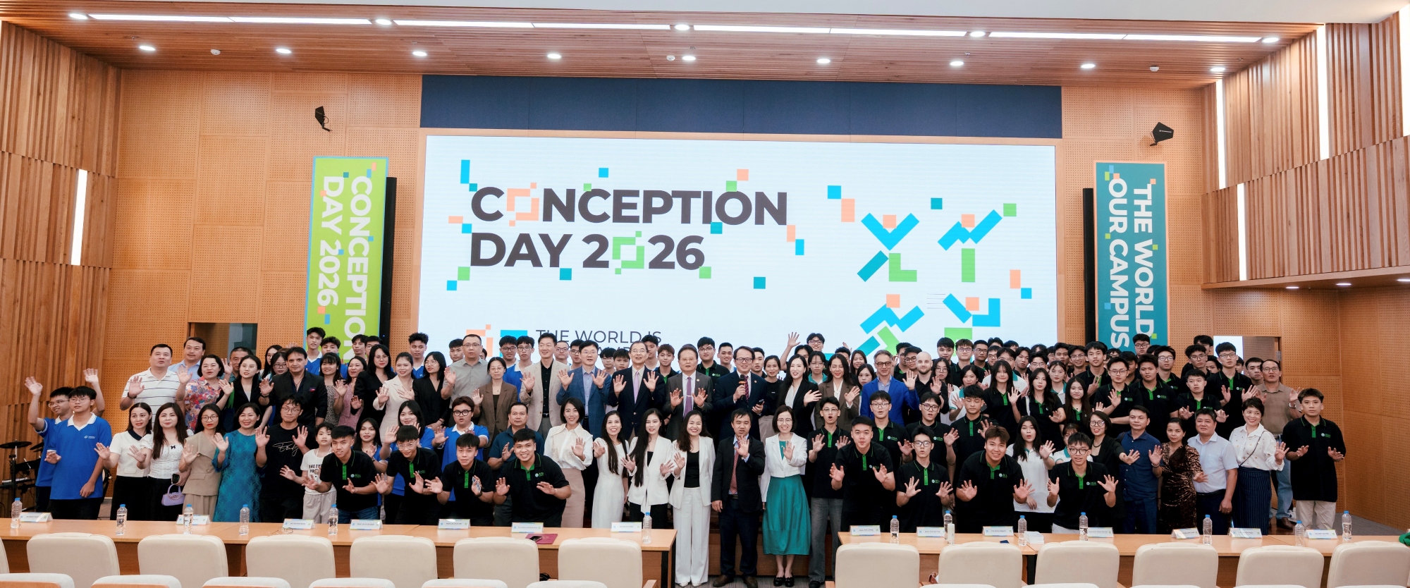 The opening ceremony of Asia Conception Day 2026 was bustling with activities. Students, parents, and faculties from the AU-Vietnam Hanoi campus gathered to showcase youthful energy and take a warm group photo of Taiwan-Vietnam cooperation