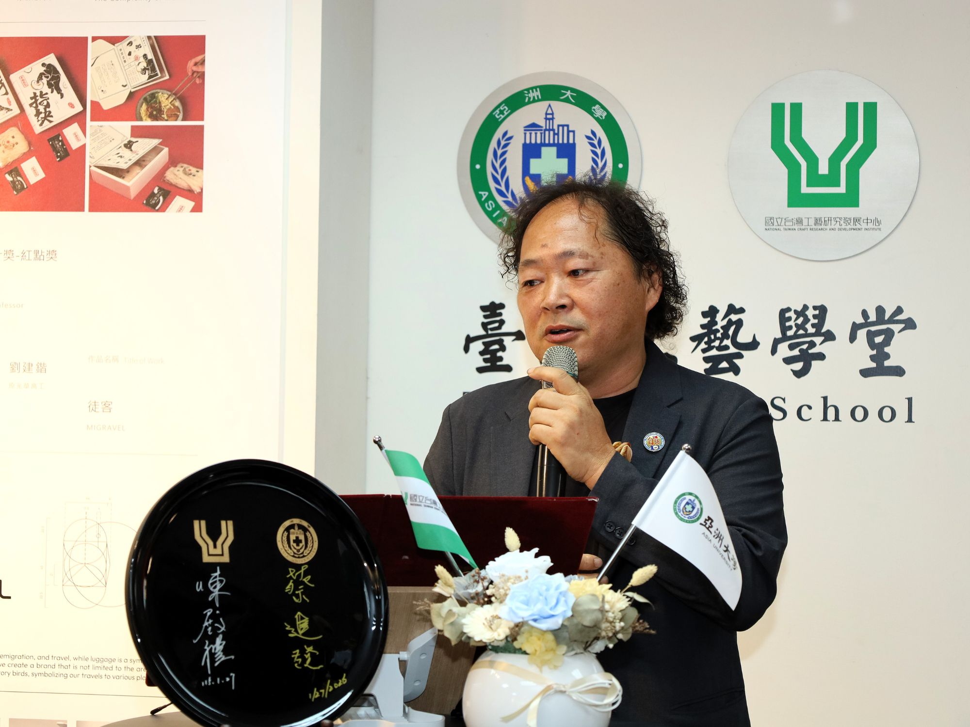 台灣工藝聯盟總會葉志誠總會長致詞,鼓勵青年學子積極投入工藝創作與傳承。