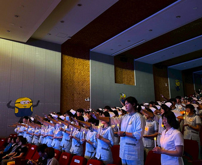 護理系加冠典禮圖片